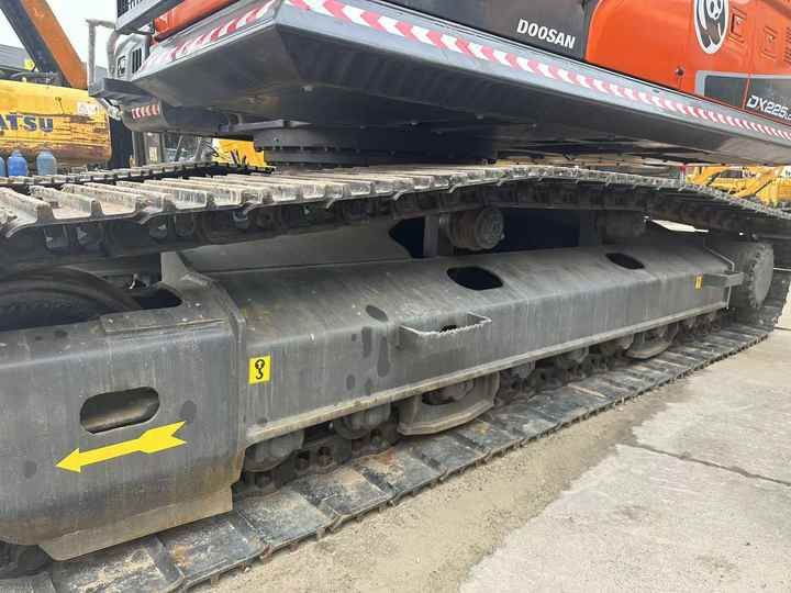 2020 Doosan DX225LC-9C crawler excavator undercarriage view