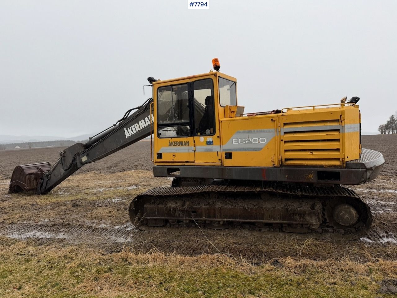 1993 Åkerman EC200 crawler excavator, side view
