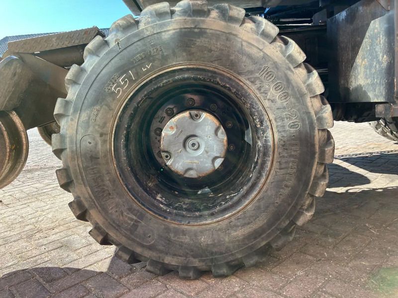 2010 Atlas 160WSR wheel excavator tire detail 2010 Atlas 160WSR wheel excavator tire detail