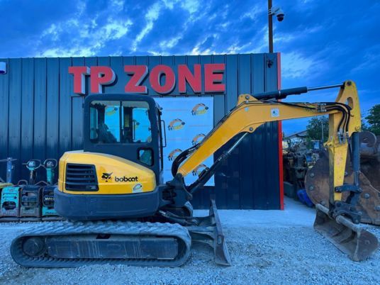 2016 Bobcat E50 mini excavator side view 2016 Bobcat E50 mini excavator side view