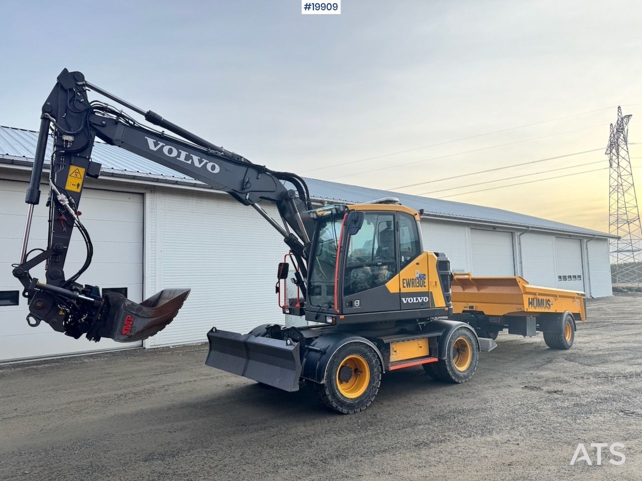 2024 Volvo EWR130E wheel excavator side view