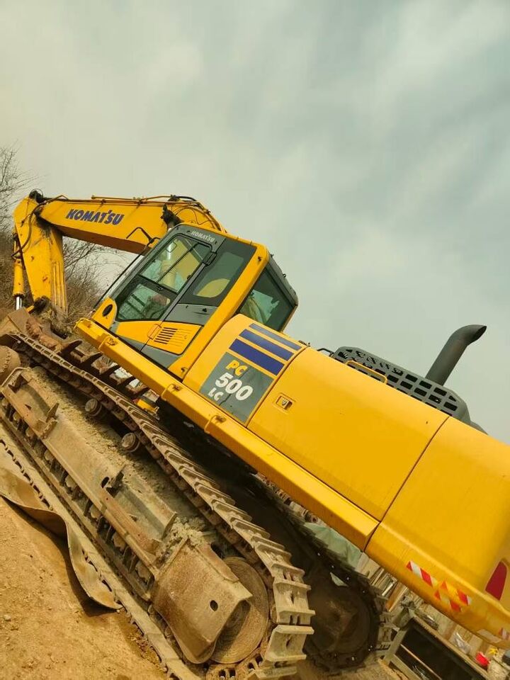 2022 Komatsu PC500 LC crawler excavator, side view 2022 Komatsu PC500 LC crawler excavator, side view
