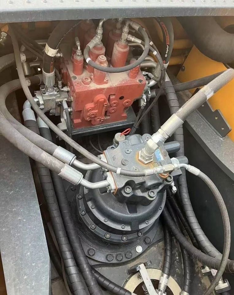 2024 Hyundai 305 crawler excavator hydraulic system detail 2024 Hyundai 305 crawler excavator hydraulic system detail