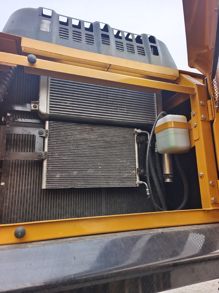 2024 Sany 365H crawler excavator engine compartment view 2024 Sany 365H crawler excavator engine compartment view
