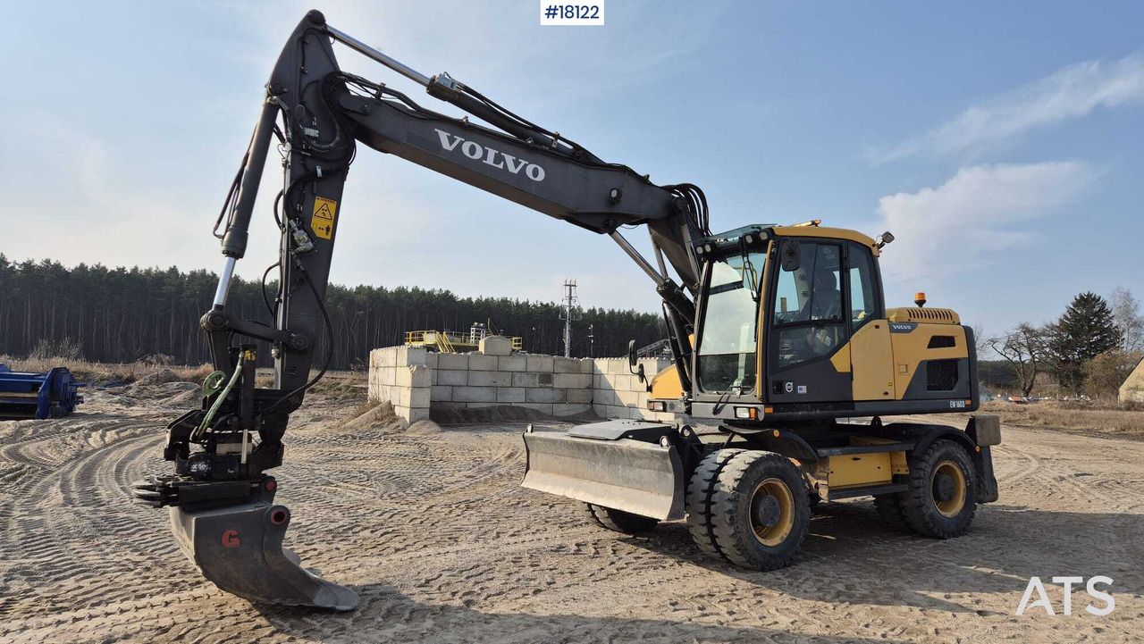 2014 Volvo EW160D wheel excavator side view 2014 Volvo EW160D wheel excavator side view
