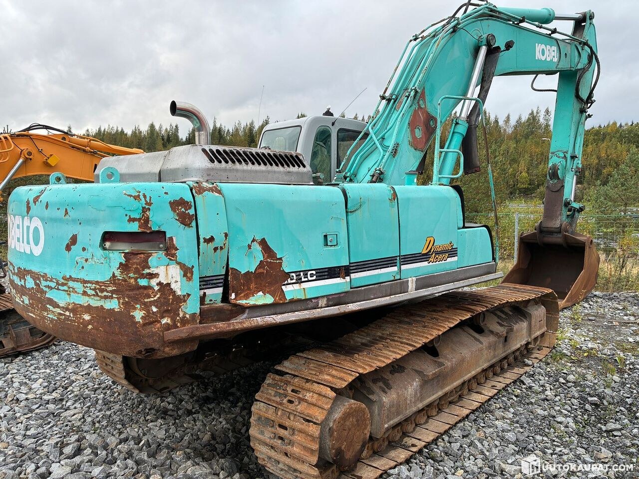 2002 Kobelco SK330LC-6E crawler excavator, rear three-quarter view 2002 Kobelco SK330LC-6E crawler excavator, rear three-quarter view