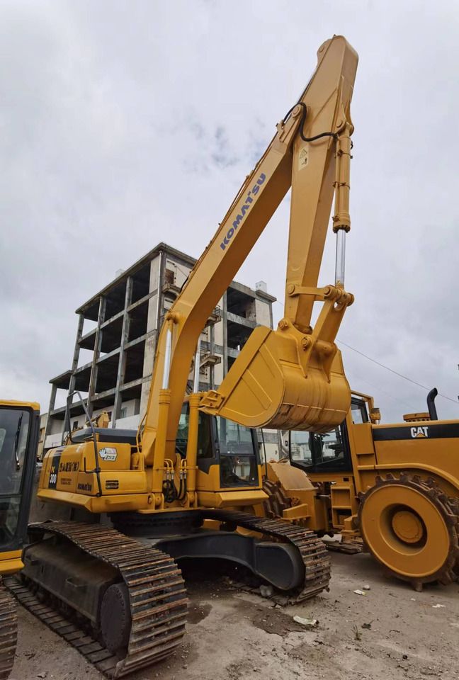 2019 Komatsu PC300-7 crawler excavator, side view with raised boom 2019 Komatsu PC300-7 crawler excavator, side view with raised boom