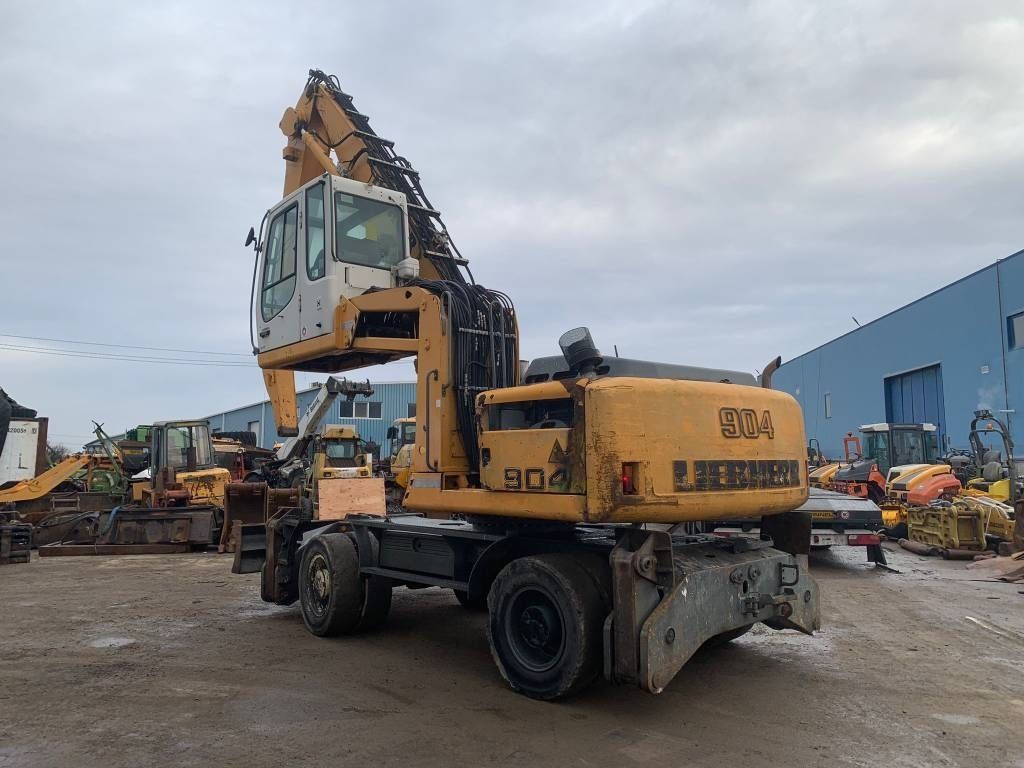 2009 Liebherr A904 C wheel excavator, rear three-quarter view