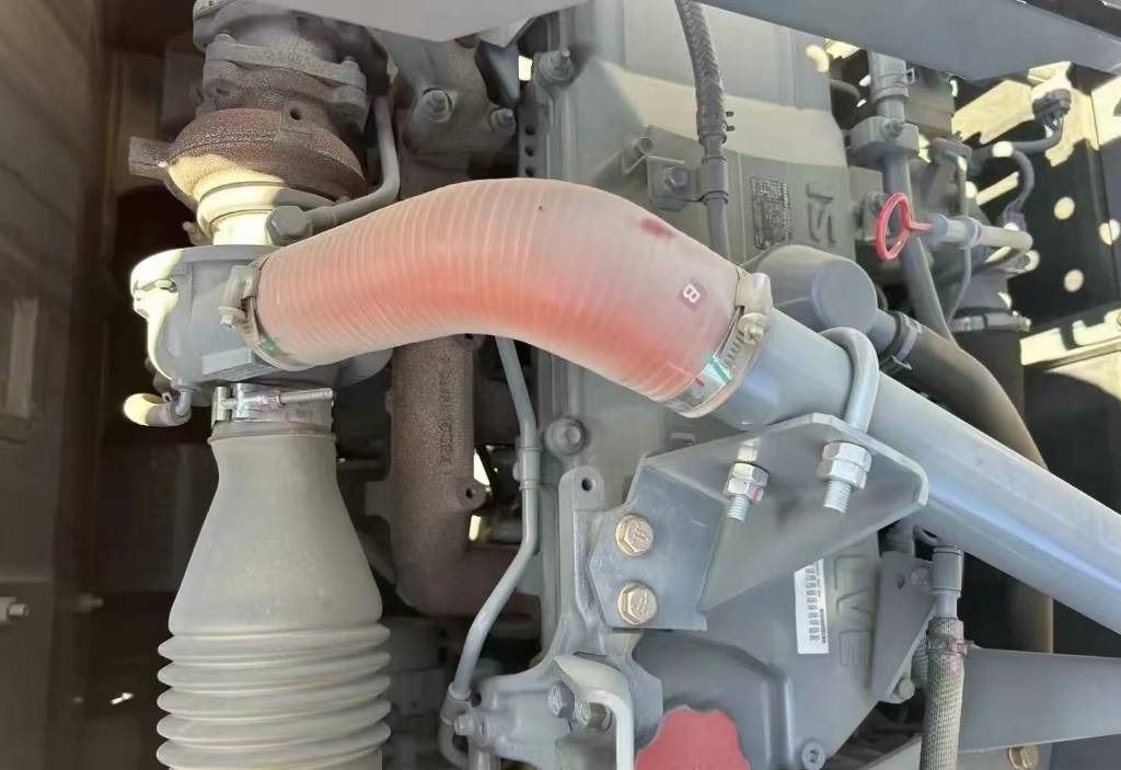 2025 Hitachi ZX250 crawler excavator engine compartment view 2025 Hitachi ZX250 crawler excavator engine compartment view