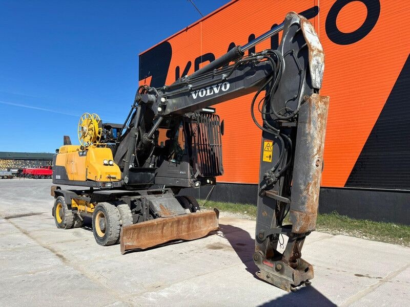 2017 Volvo EW210D wheel excavator, side profile view