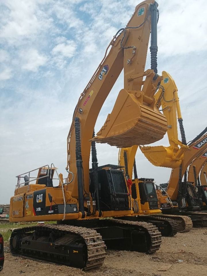 2025 Caterpillar 349 crawler excavator, side profile view 2025 Caterpillar 349 crawler excavator, side profile view