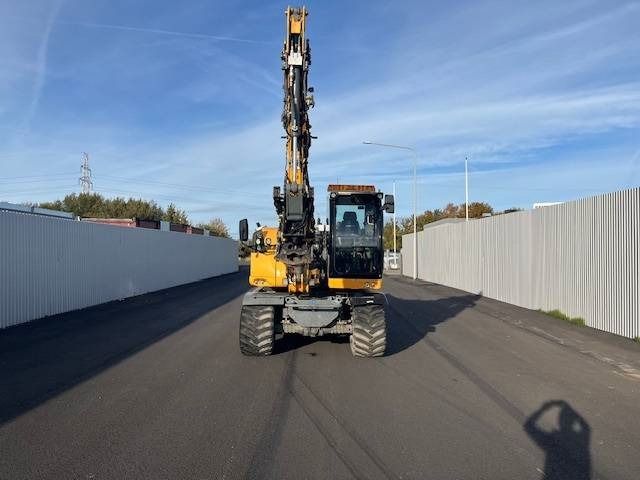 2015 Liebherr A910 COMPACT wheel excavator, front view 2015 Liebherr A910 COMPACT wheel excavator, front view