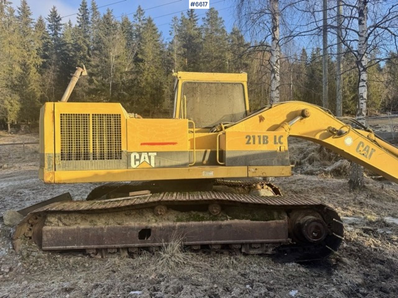 1993 Caterpillar 211BLC crawler excavator side view 1993 Caterpillar 211BLC crawler excavator side view