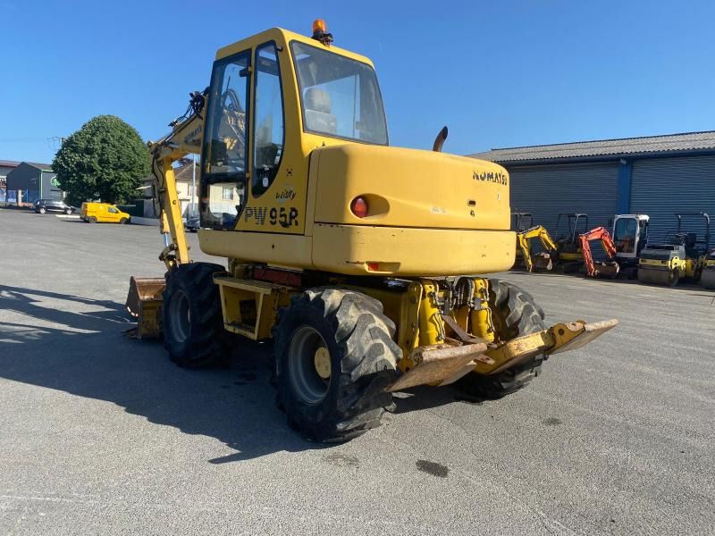 2000 Komatsu PW95R wheel excavator rear three-quarter view 2000 Komatsu PW95R wheel excavator rear three-quarter view