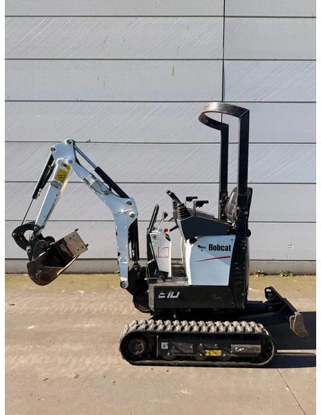2020 Bobcat E10Z mini excavator, side view 2020 Bobcat E10Z mini excavator, side view