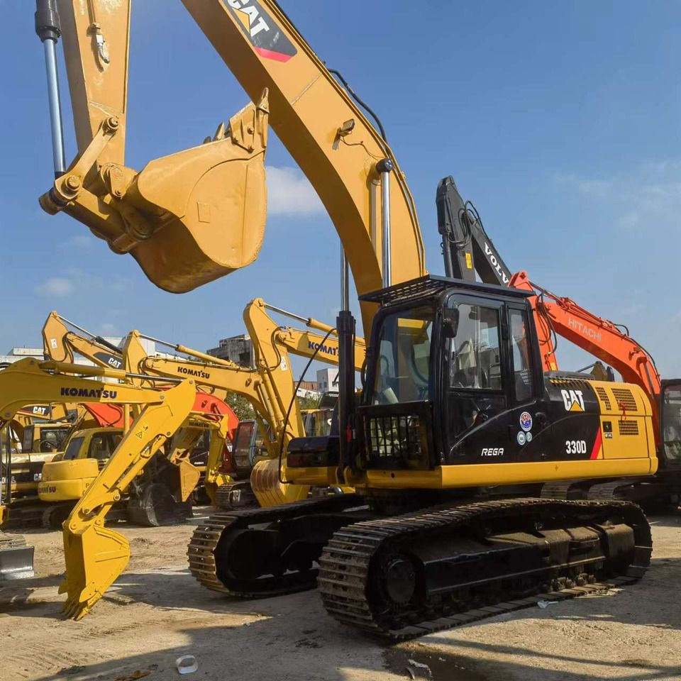 2013 Caterpillar 330D crawler excavator, side view 2013 Caterpillar 330D crawler excavator, side view