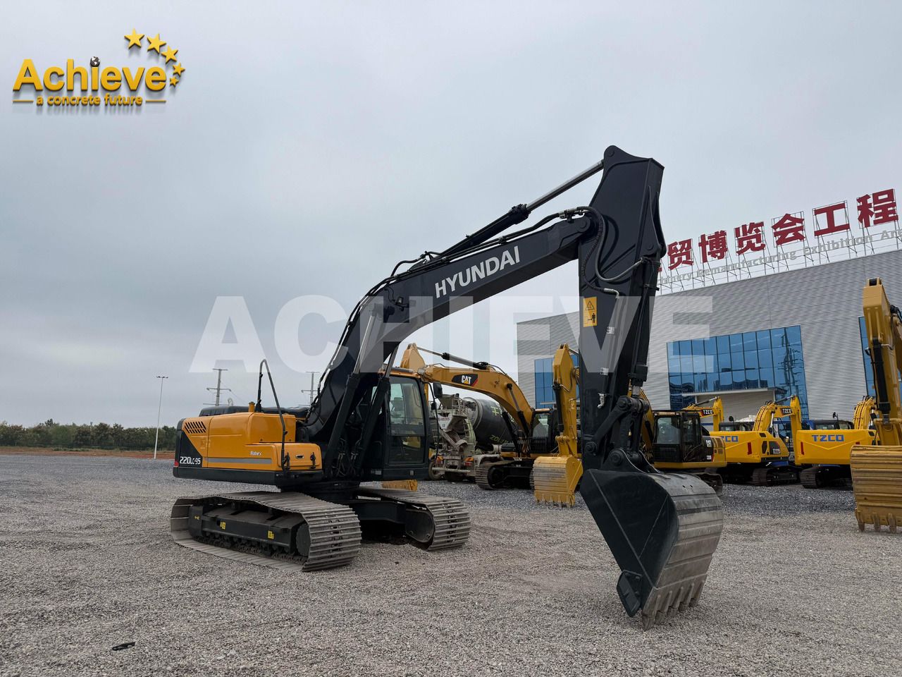 2025 Hyundai 220LC-9S crawler excavator, side profile view 2025 Hyundai 220LC-9S crawler excavator, side profile view