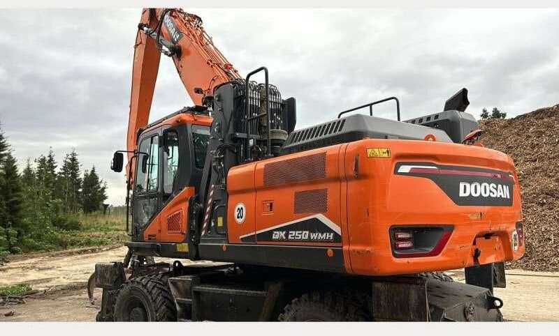 2022 Doosan DX250WMH-7 wheel excavator rear three-quarter view 2022 Doosan DX250WMH-7 wheel excavator rear three-quarter view