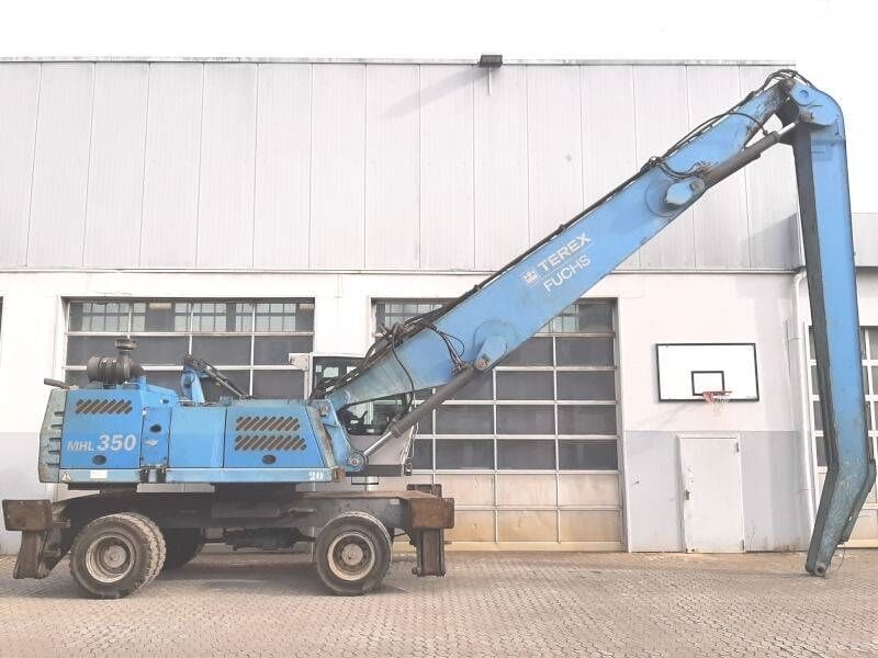 2011 Fuchs MHL350D material handler, side profile view 2011 Fuchs MHL350D material handler, side profile view