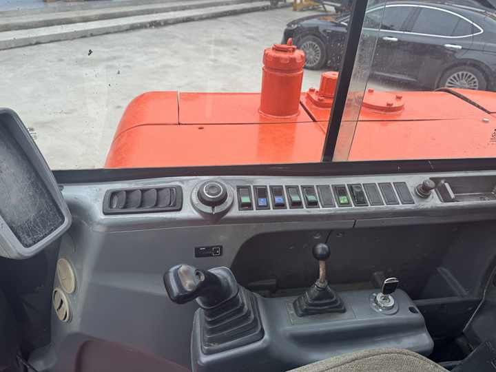 2018 Doosan DX60 crawler excavator interior view 2018 Doosan DX60 crawler excavator interior view