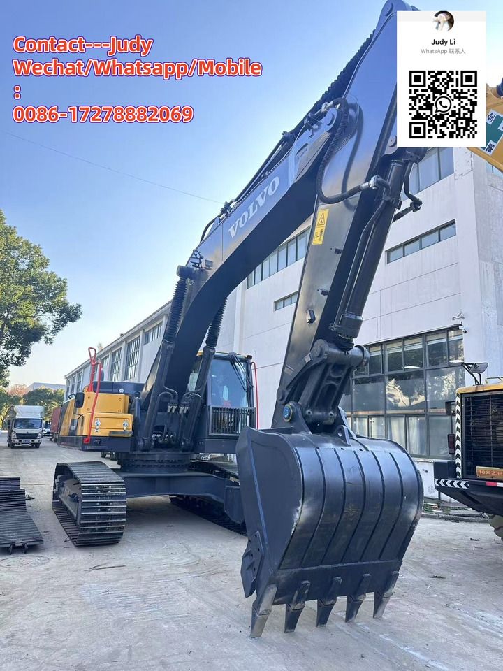 2022 Volvo EC350 crawler excavator, front three-quarter view 2022 Volvo EC350 crawler excavator, front three-quarter view