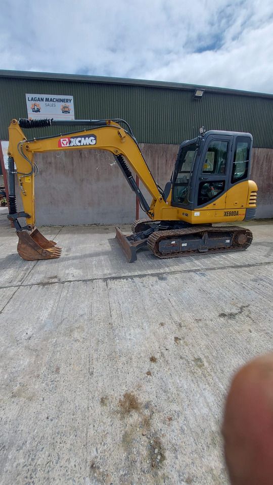 2022 XCMG XE60DA crawler excavator side view 2022 XCMG XE60DA crawler excavator side view