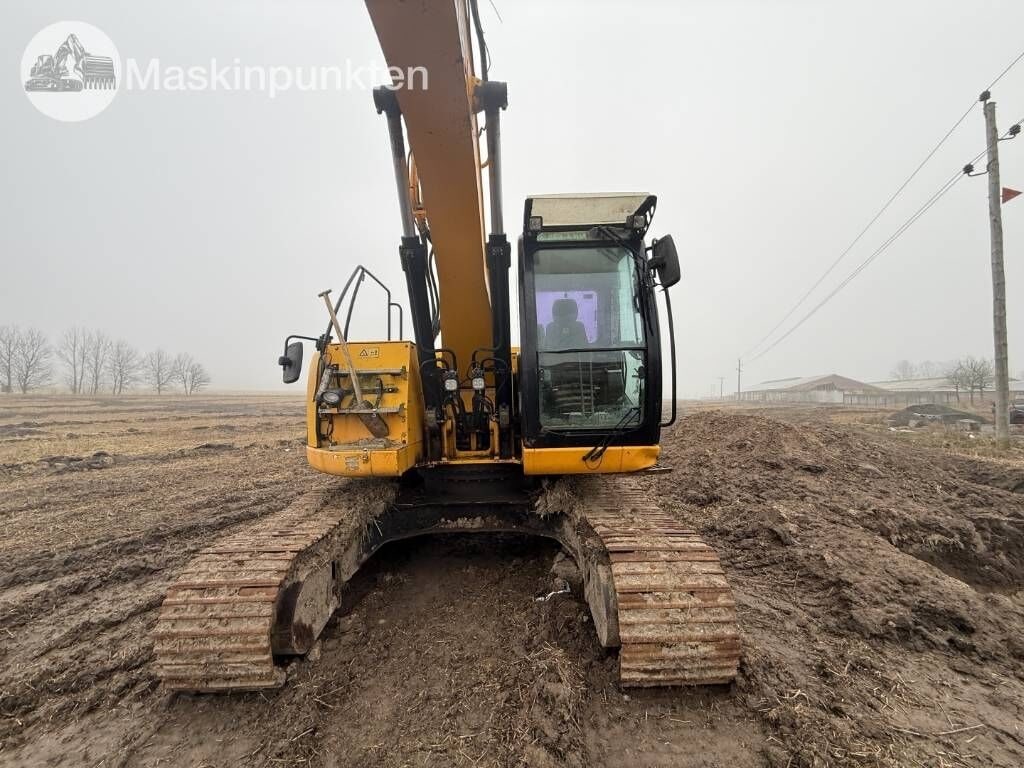 2012 JCB JZ235LC crawler excavator, front view