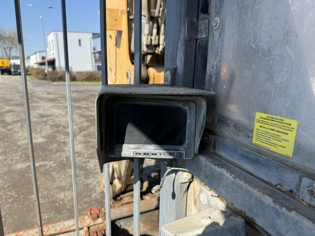 2013 Liebherr R944C T crawler excavator cab monitor view 2013 Liebherr R944C T crawler excavator cab monitor view