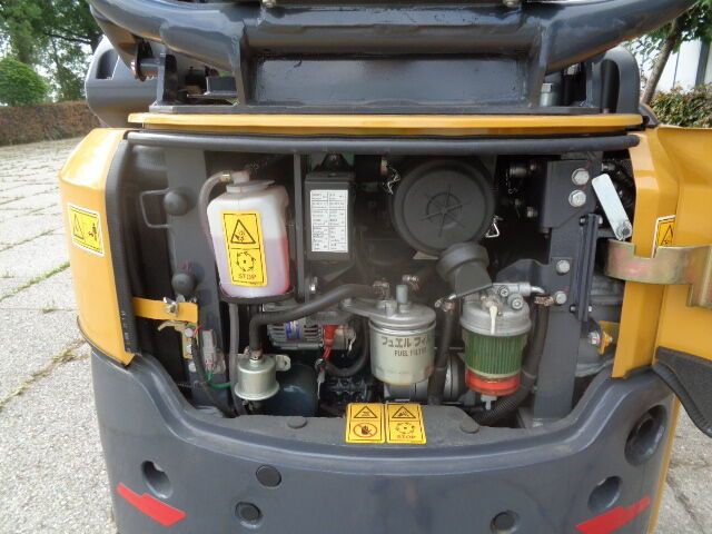 2021 XCMG XE18 mini excavator engine compartment view 2021 XCMG XE18 mini excavator engine compartment view