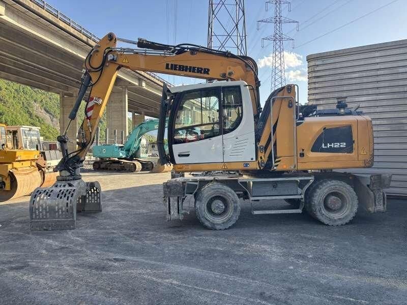 2019 Liebherr LH22 material handler, side view 2019 Liebherr LH22 material handler, side view