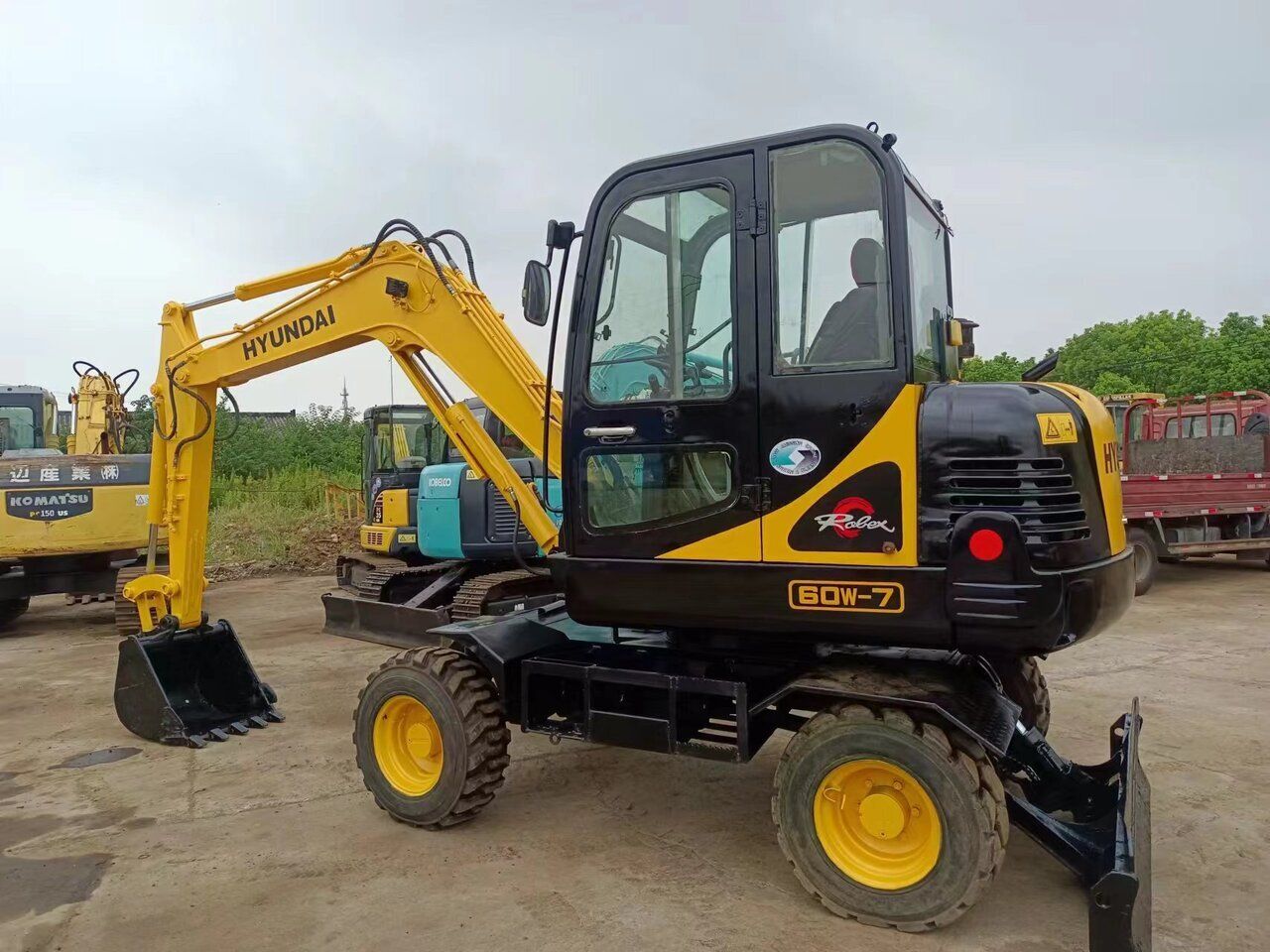 2016 Hyundai 60W-7 wheel excavator, side profile view 2016 Hyundai 60W-7 wheel excavator, side profile view