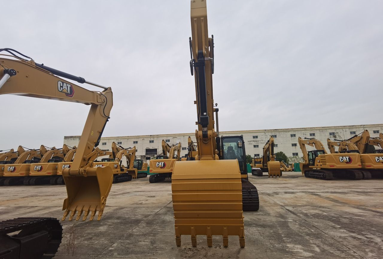 2026 Caterpillar 330GC crawler excavator, front view of bucket