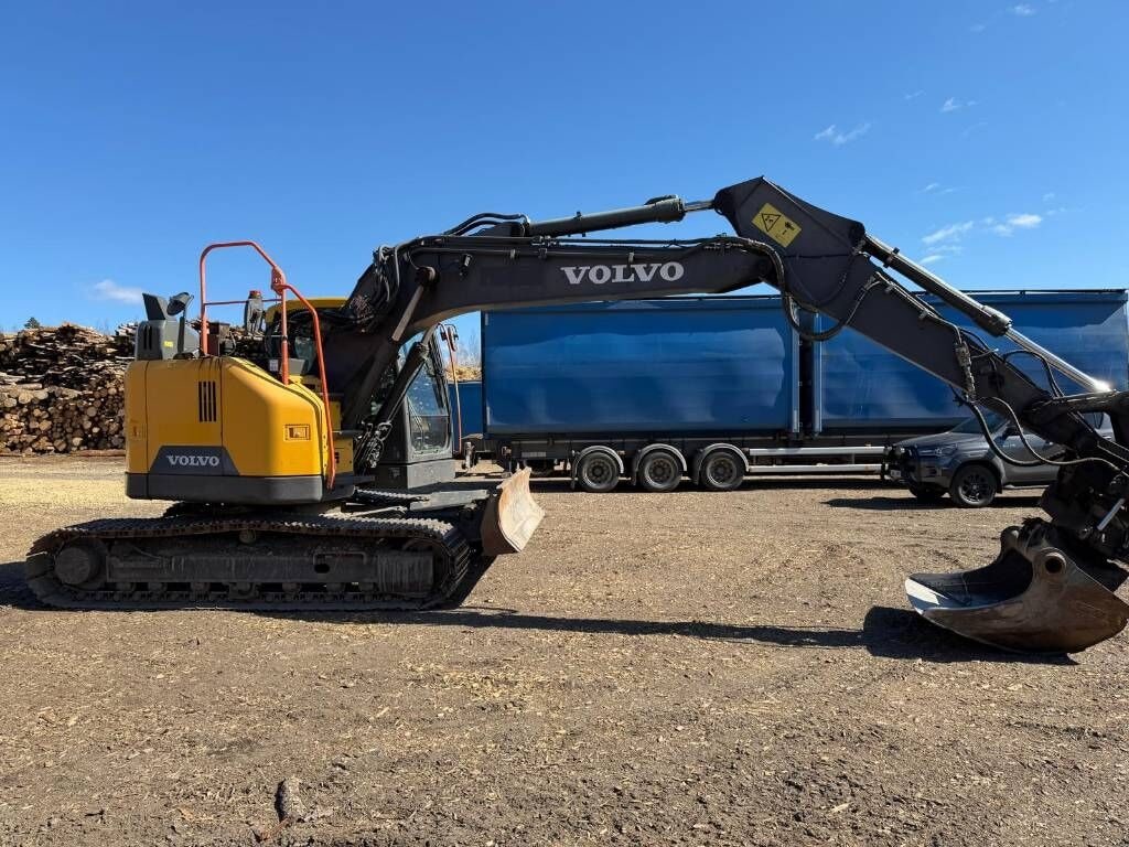 2017 Volvo ECR145EL crawler excavator, side view 2017 Volvo ECR145EL crawler excavator, side view