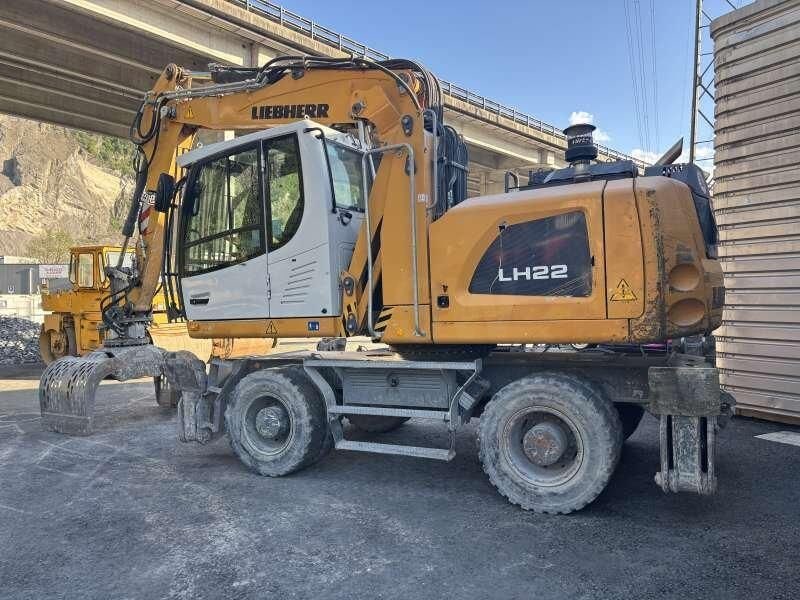 2019 Liebherr LH22 material handler, side view 2019 Liebherr LH22 material handler, side view