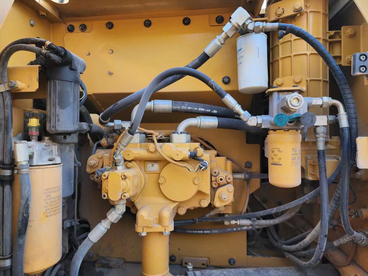 2022 Caterpillar 320D2 pelle sur chenilles détail compartiment moteur 2022 Caterpillar 320D2 pelle sur chenilles détail compartiment moteur