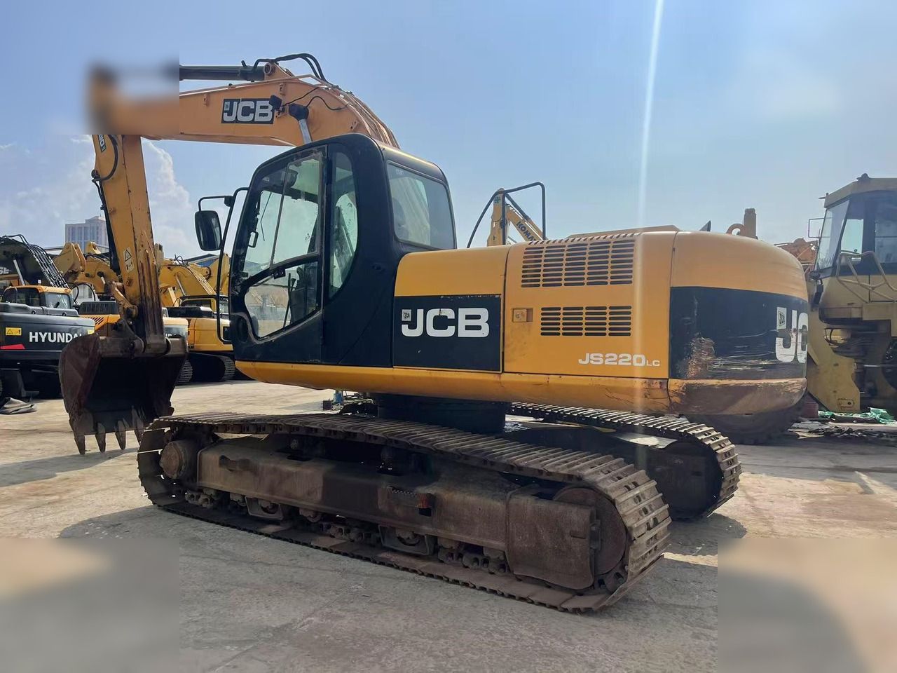 2020 JCB JS220LC crawler excavator, side view 2020 JCB JS220LC crawler excavator, side view