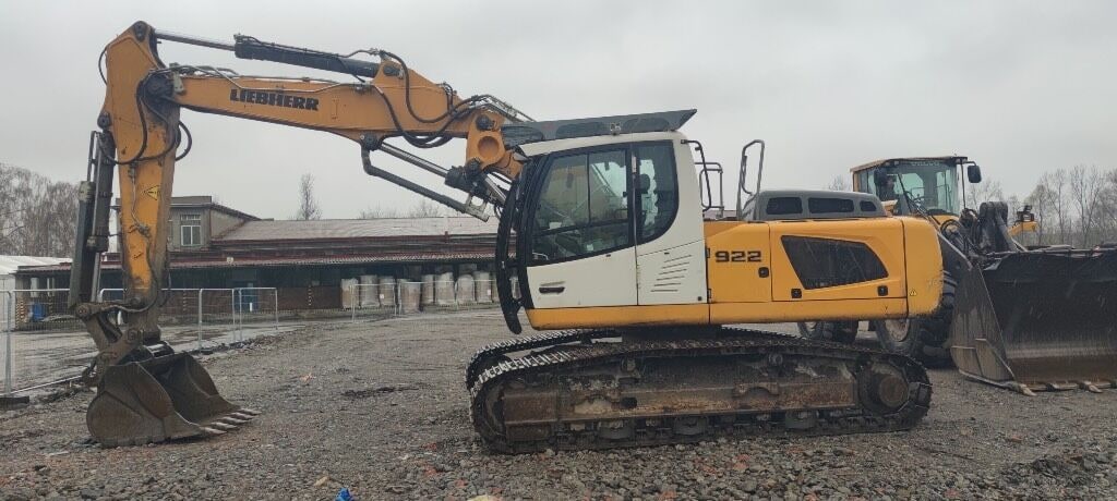 Liebherr 922 crawler excavator, side view