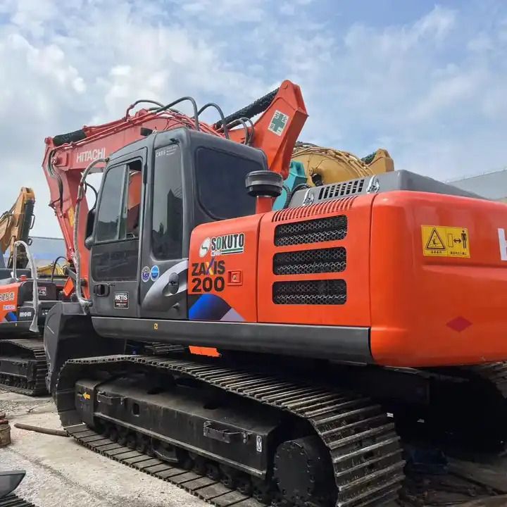 2016 Hitachi Zaxis 200 crawler excavator, side view