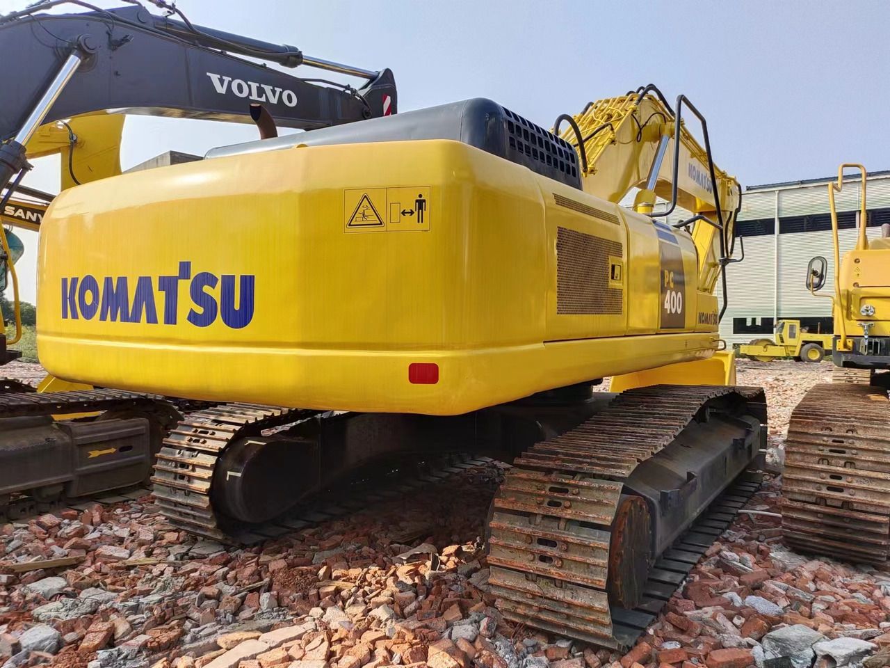 2017 Komatsu PC400-7 crawler excavator rear three-quarter view 2017 Komatsu PC400-7 crawler excavator rear three-quarter view