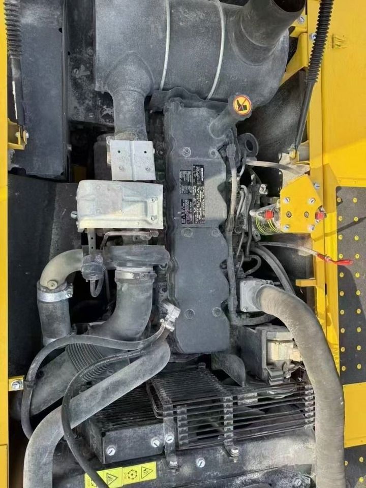 2024 Komatsu PC220-8 Raupenbagger Motorraum Ansicht 2024 Komatsu PC220-8 Raupenbagger Motorraum Ansicht