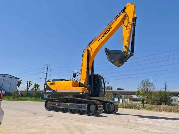 2021 Hyundai 305LC-9T crawler excavator side view