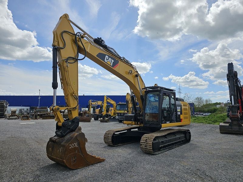 2014 Caterpillar 320EL crawler excavator, side profile view