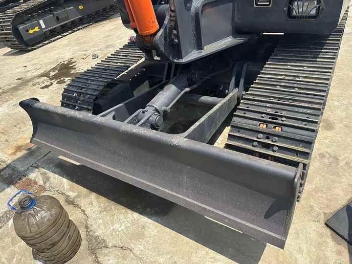 2020 Doosan DH55 excavator front blade view 2020 Doosan DH55 excavator front blade view