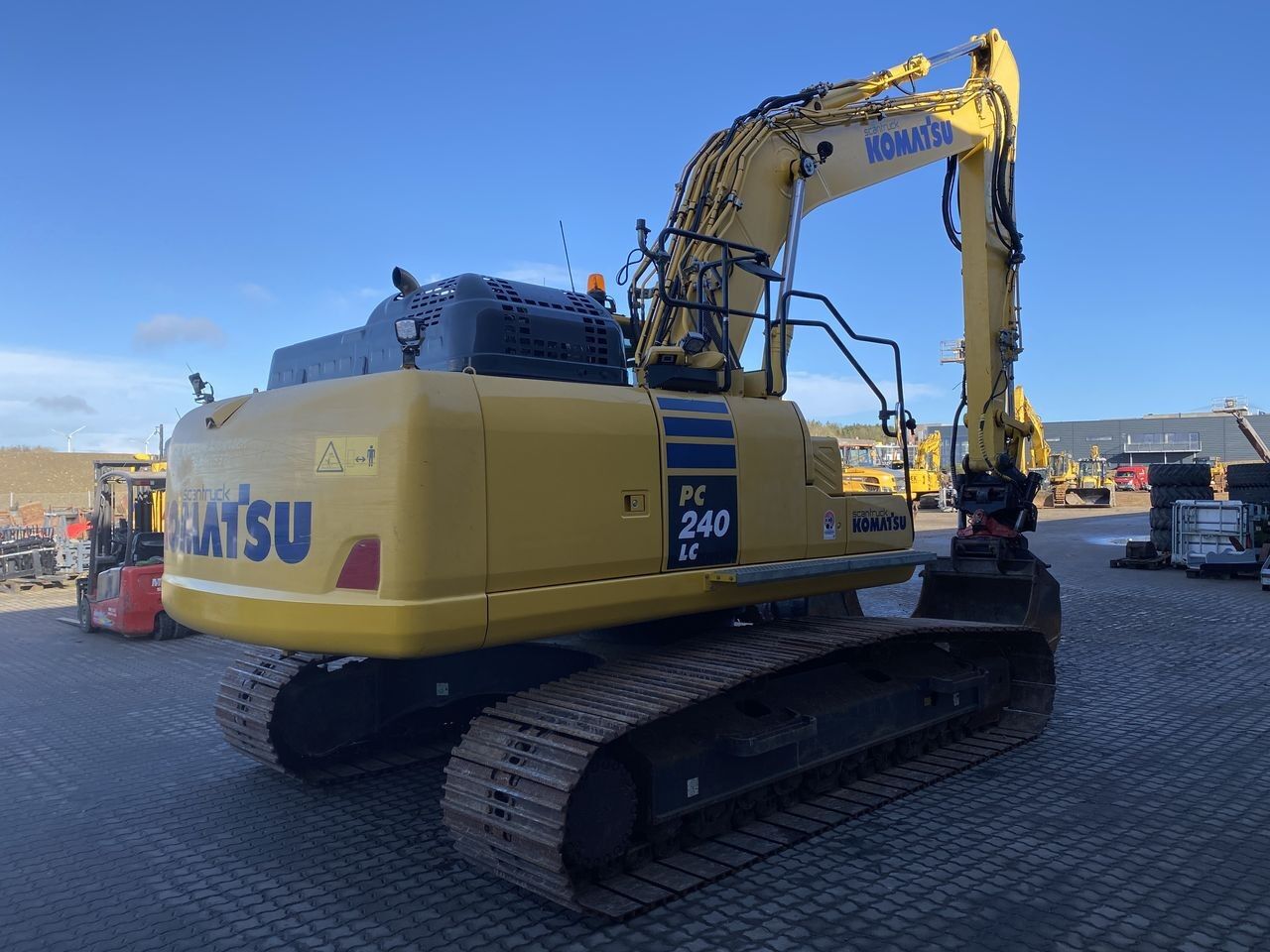2018 Komatsu PC240LC-11 crawler excavator rear three-quarter view 2018 Komatsu PC240LC-11 crawler excavator rear three-quarter view