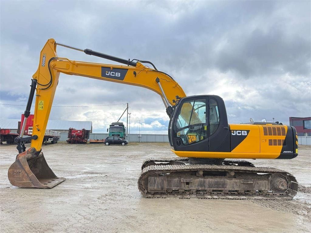 2010 JCB JS220LC crawler excavator, side profile view 2010 JCB JS220LC crawler excavator, side profile view