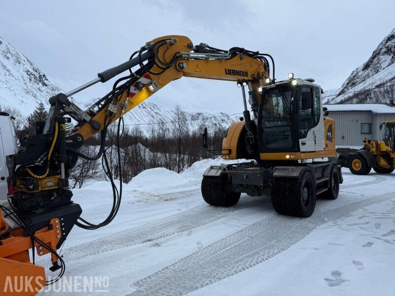 2021 Liebherr A916 Compact Litronic wheel excavator, front three-quarter view 2021 Liebherr A916 Compact Litronic wheel excavator, front three-quarter view
