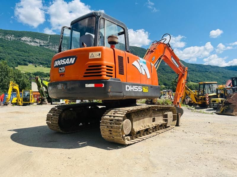 2004 Doosan DH55 mini excavator, rear three-quarter view 2004 Doosan DH55 mini excavator, rear three-quarter view