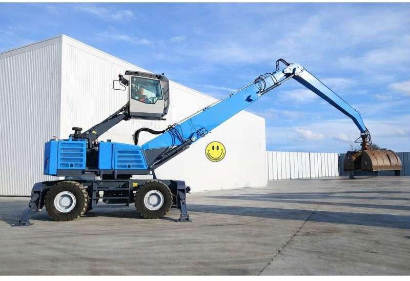 2016 Fuchs MHL350 material handler, side view 2016 Fuchs MHL350 material handler, side view