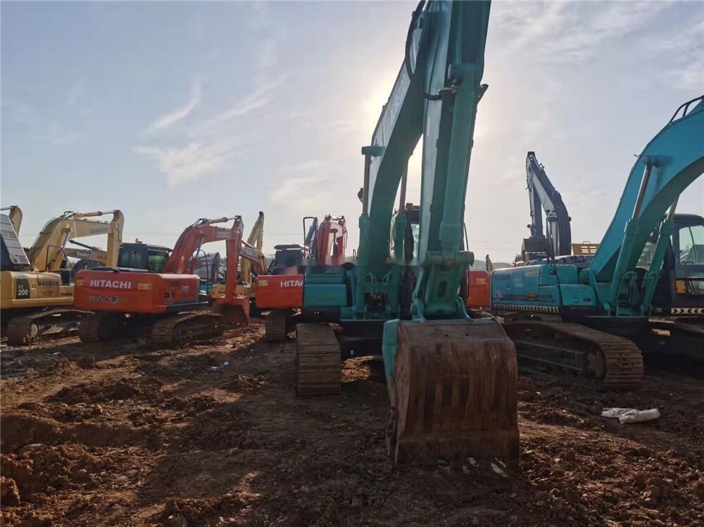 2020 Kobelco SK200 LC crawler excavator, front view 2020 Kobelco SK200 LC crawler excavator, front view