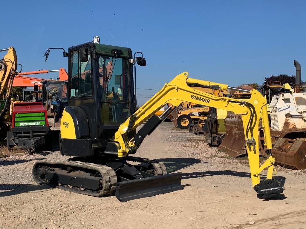 2012 Yanmar VIO25-4 mini excavator, side view 2012 Yanmar VIO25-4 mini excavator, side view